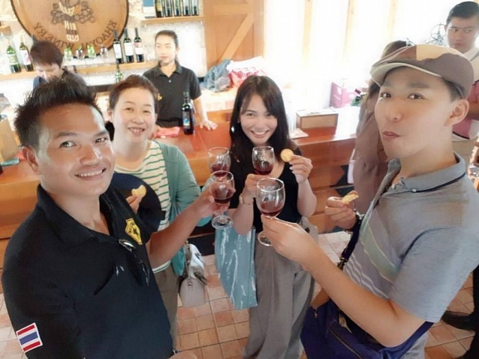 Rent a van, charter a van to Khao Yai